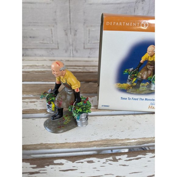 Dept 56 799982 time to feed the‎ monsters Snow vill